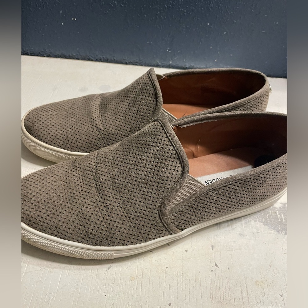 Steve Madden slip ons 8.5 olive green